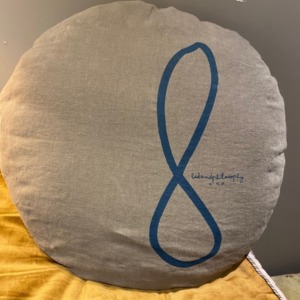 Coussin rond garni en lin - Bed and Philosophy - coloris « kaki»