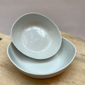 Coupelle aspect martelé en porcelaine légèrement ovale - Pomax - Diamètre 21cm. H: 6cm